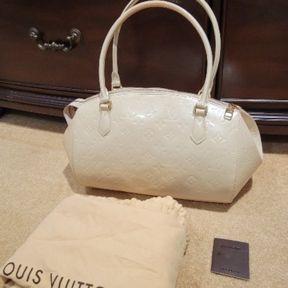 Louis Vuitton Sherwood Blanc Pearl Shoulder Handbag GM - Picture 15 of 16